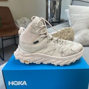 Hoka One One Cream Athletic Shoes with Cushioned Midsole